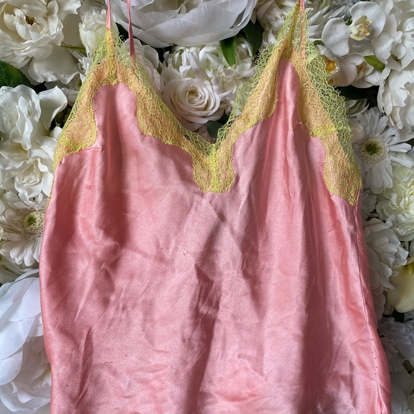 VS Peach Satin Camisole Neon Yellow Lace Trim XS - Picture 2 of 4